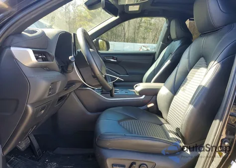 2022 Toyota Highlander Xse z USA, uszkodzony, nr VIN 5TDLZRAH4NS134767